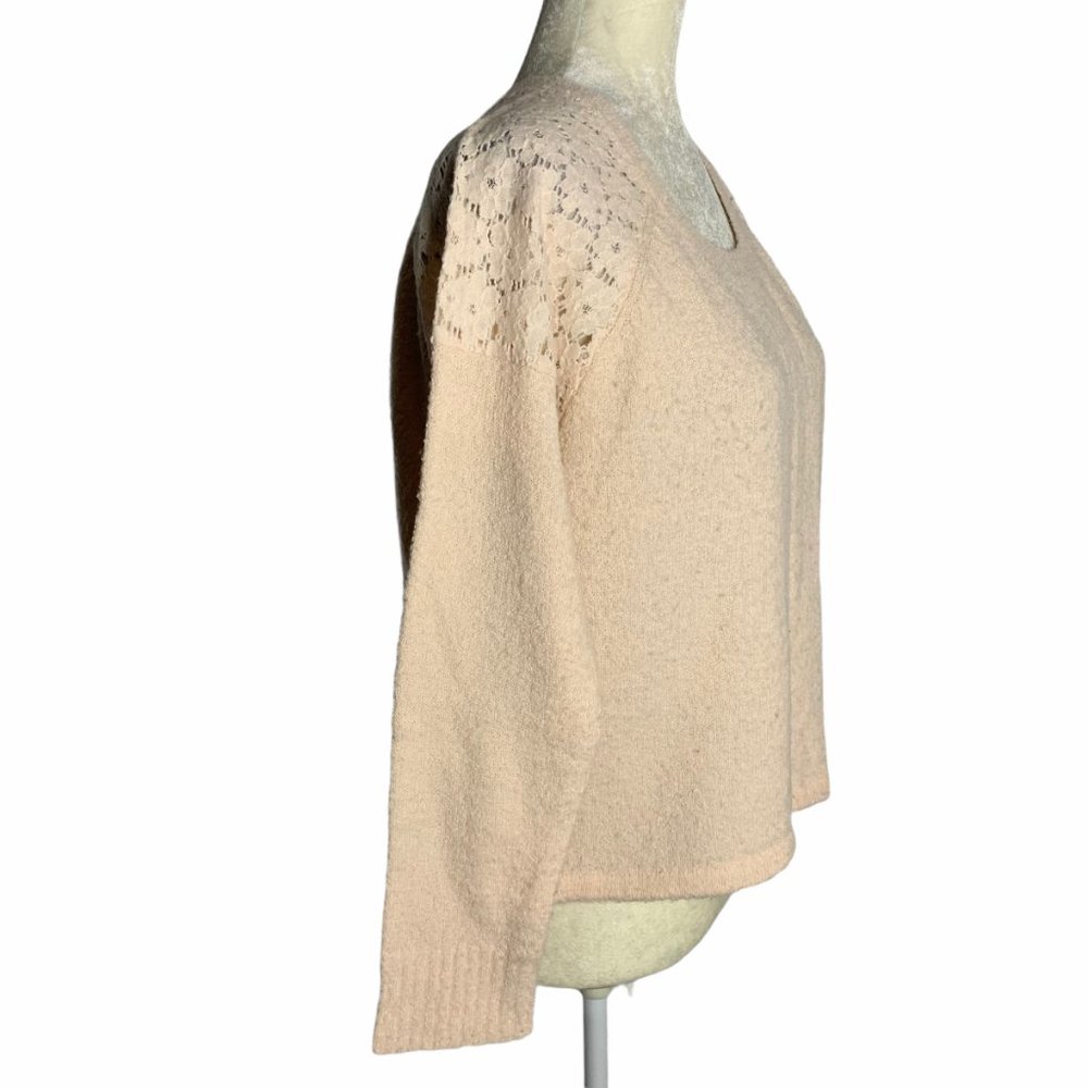 Lace Cold Shoulder Cropped Knit Sweater 60PE - Picture 4 of 6